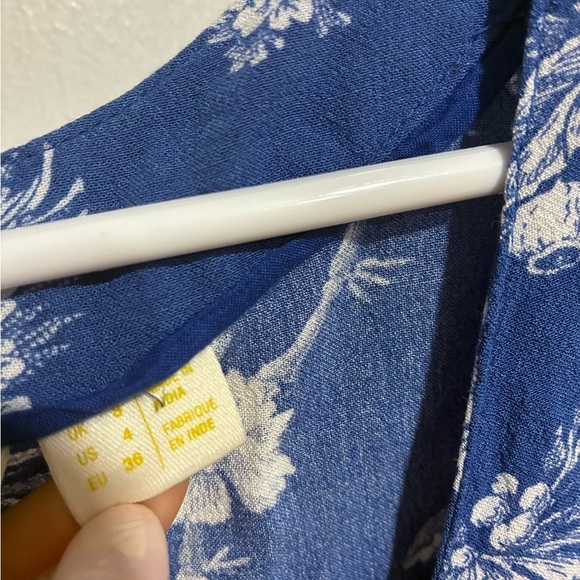 Anthropologie Maeve Blue and White Floral Blouse Size 4 - Picture 4 of 6